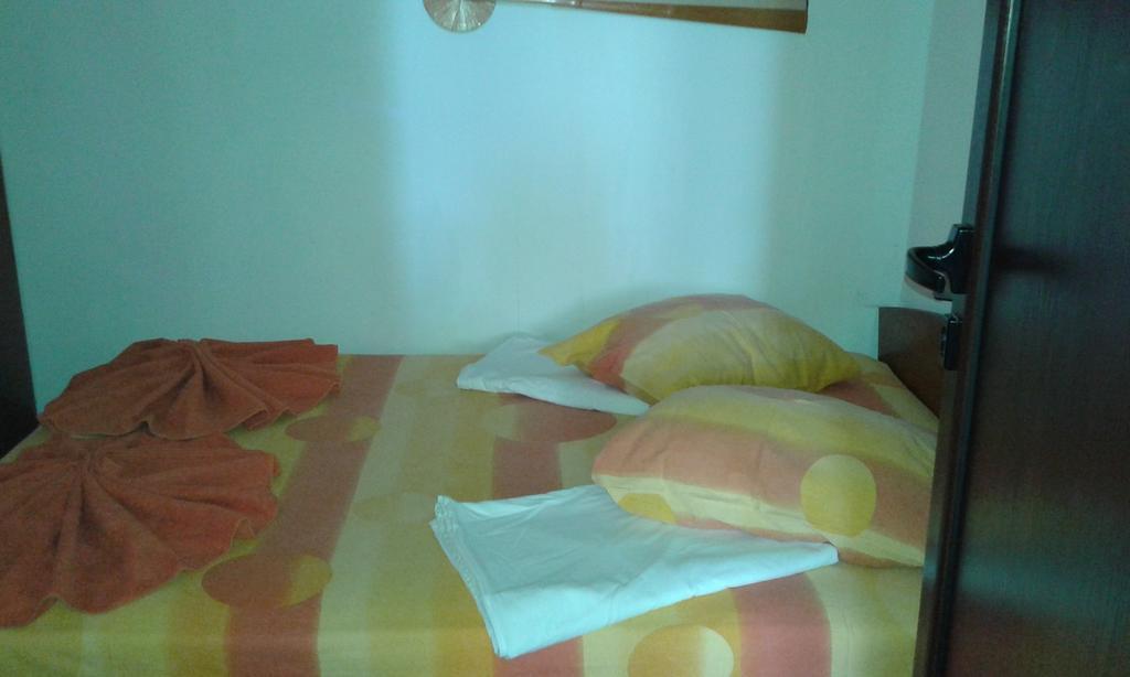 Zora Guest House Primorsko Rom bilde