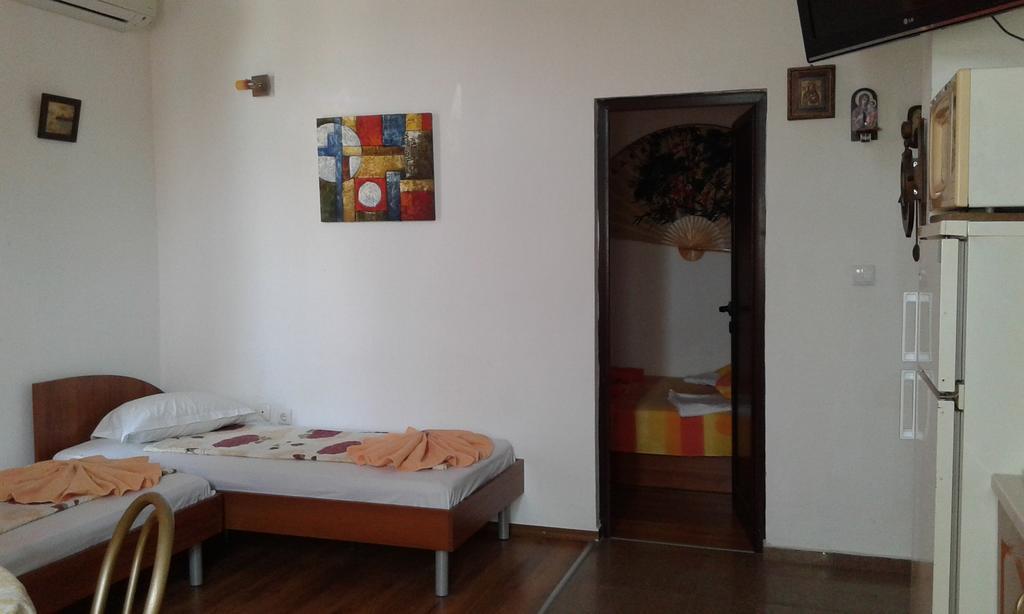 Zora Guest House Primorsko Rom bilde
