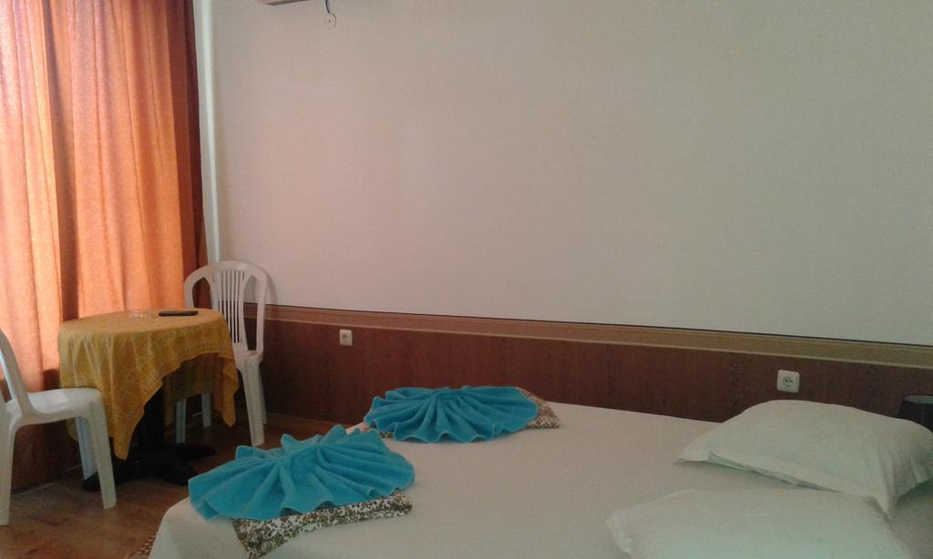 Zora Guest House Primorsko Rom bilde