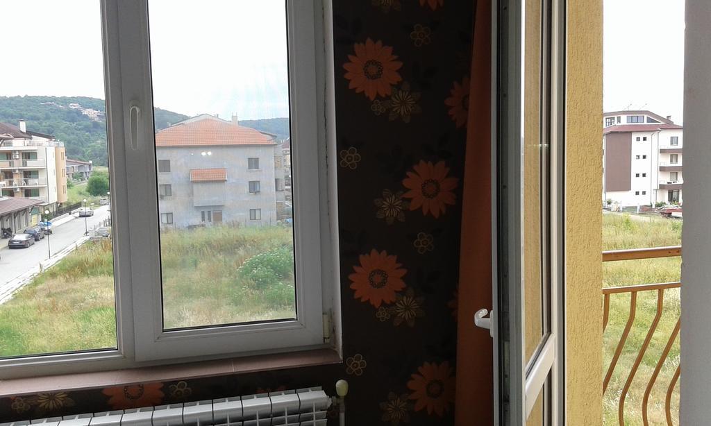Zora Guest House Primorsko Rom bilde