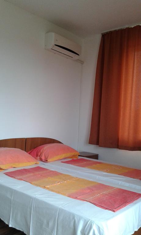Zora Guest House Primorsko Rom bilde
