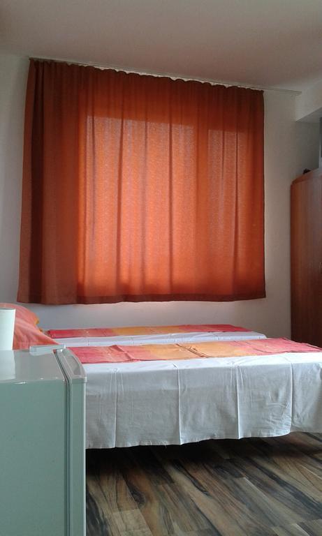 Zora Guest House Primorsko Rom bilde