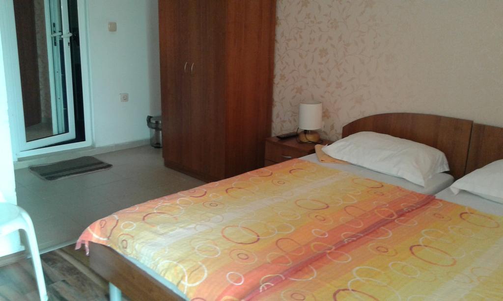 Zora Guest House Primorsko Rom bilde